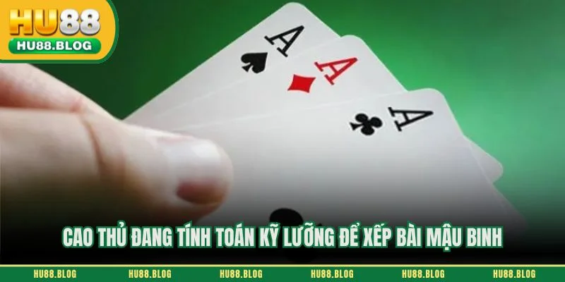 Cao thủ đang tính toán kỹ lưỡng để xếp bài mậu binh